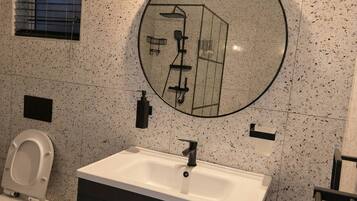 House, 3 Bedrooms, Balcony | Bathroom