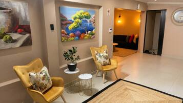 House, 3 Bedrooms, Balcony | Ruang tamu