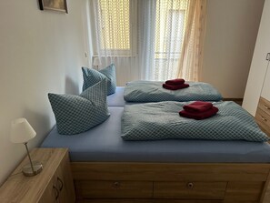 Room - Apartment 'Ferienwohnung Elbufer 3a' with Mountain View, Private Terrace and Wi-Fi (Stadt Wehlen)