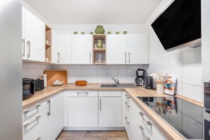 Refrigerador, microondas, horno, placa de cocina