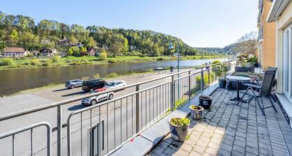 Ferienwohnung Elbufer 3a mit Bergblick, privater Terrasse und WLAN