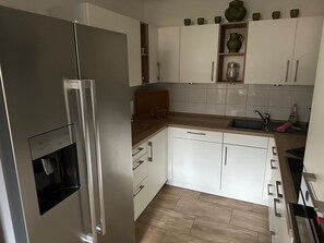 Private kitchen - Apartment 'Ferienwohnung Elbufer 3a' with Mountain View, Private Terrace and Wi-Fi (Stadt Wehlen)