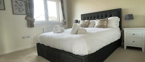 3 chambres, fer et planche Ă repasser, Wi-Fi, draps fournis