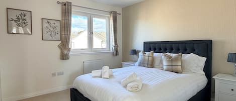 3 habitaciones, tabla de planchar con plancha, wifi y ropa de cama