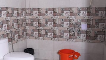 Yhden hengen perushuone | Kylpyhuone