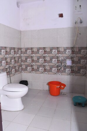 Basic Single Room | Bathroom - SD Motel (Dhari)