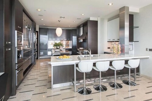 Beverly Crest: Ultra-private BH Retreat w/ Infinity Pool & Skyline Vistas
