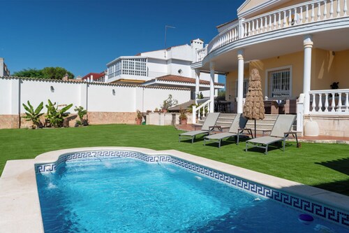 Exclusive villa with pool just a few minutes from Seville