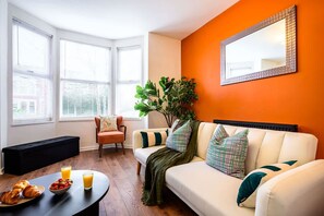 Room - Modern 4-bed Free Parking Work Leisure Stays (Manchester)