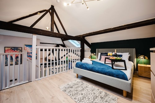 Spacious Central Location For Families Walk to All