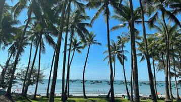 Private beach, white sand, beach bar