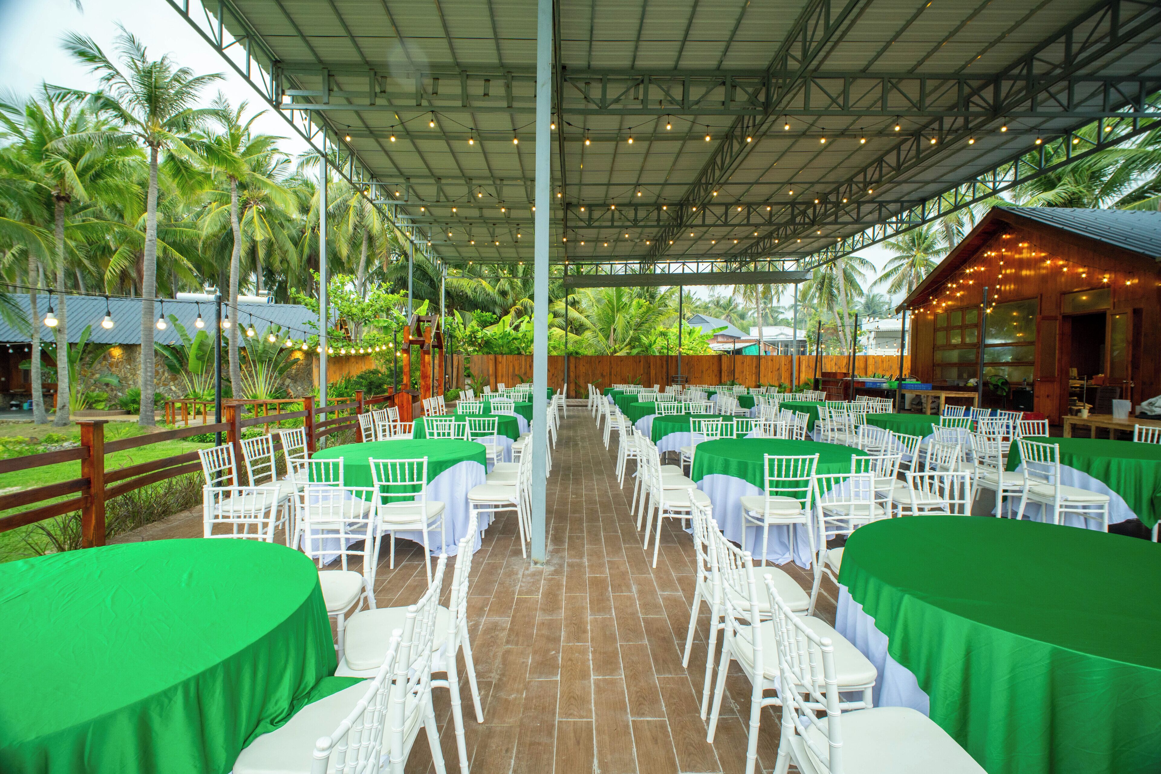 Premier Tent, Ocean View | Outdoor banquet area