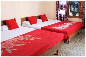 Deluxe Quadruple Room, Air conditioning - Hotel Gayatri Guest House Haridwar (Haridwar)