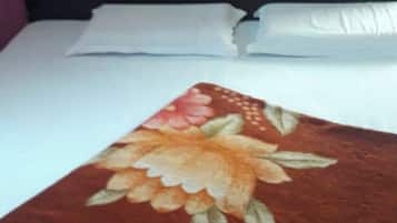 Deluxe Double Room, Air conditioning | Hypo-allergenic bedding, desk, soundproofing, free WiFi