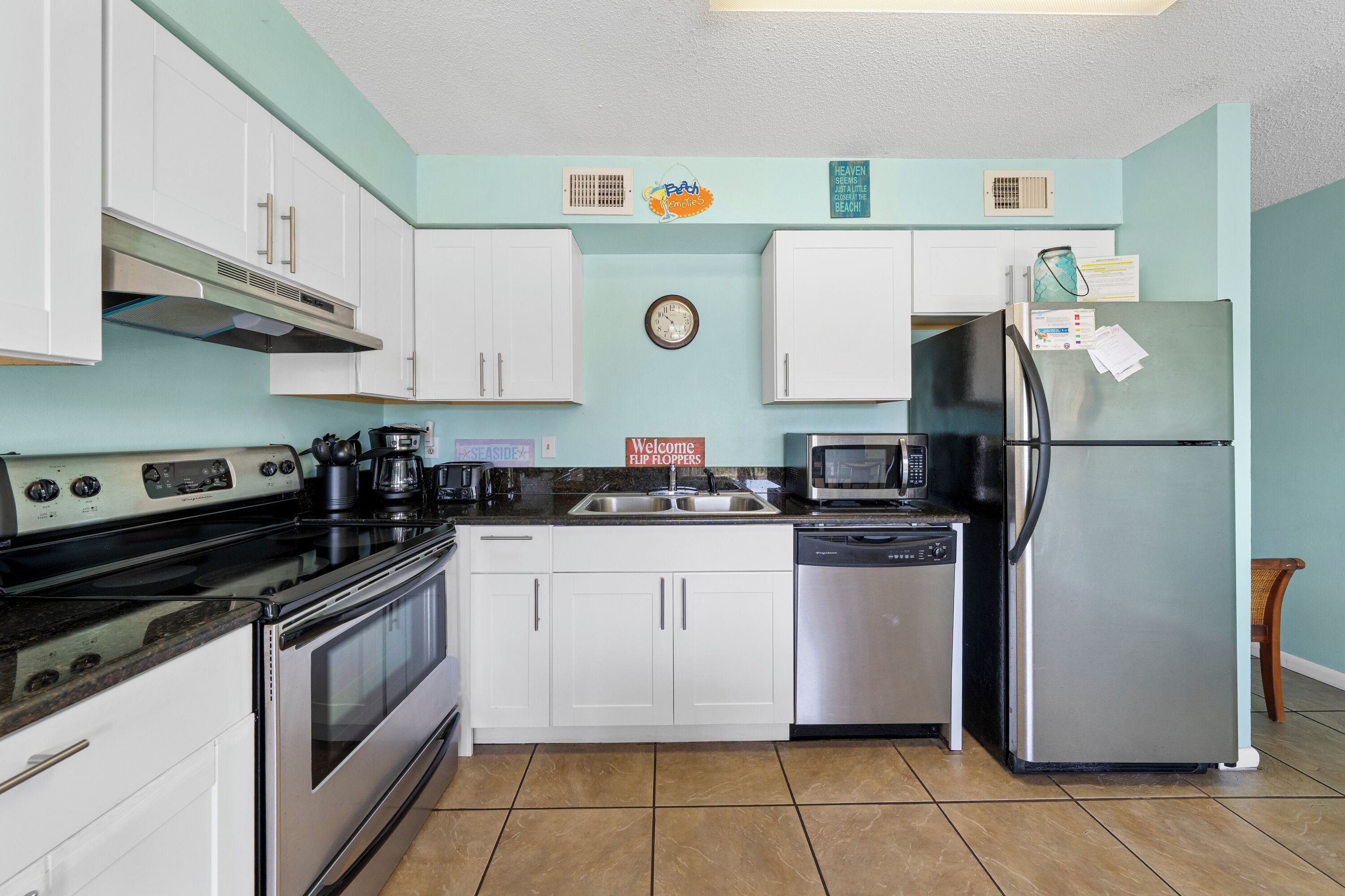 Signature Condo, 1 Bedroom, Patio, Garden View | Private kitchen | Fridge, microwave, oven, stovetop