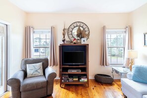 Smart TV - Modern 3BR Condo Near Beach and Music Venues (Gulf Shores)
