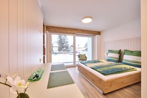 Signature Double Room, 1 Queen Bed, Private Bathroom, Resort View - Starnberger See Apartments (Starnberg)