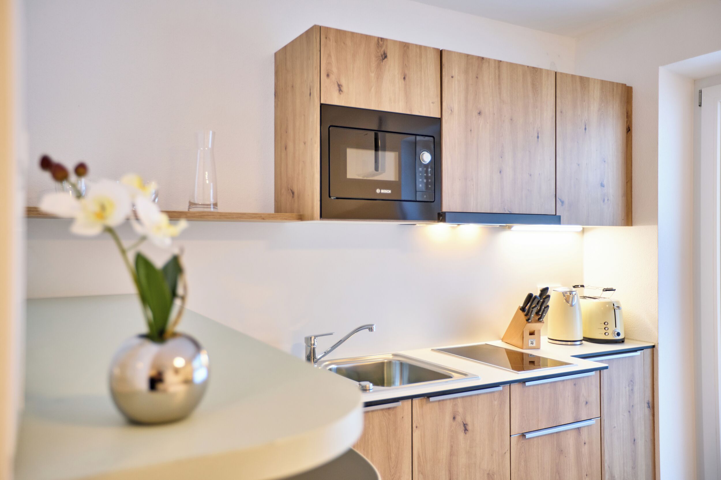 Signature Studio, 1 Queen Bed, Kitchen, Resort View | Private kitchen