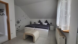 Room - Apartment 'Dachgeschoss' with Wi-Fi (Leipzig)