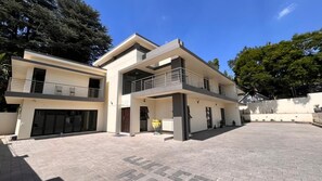 Exterior - Braham Lodge 'The Metaphor' 9 Bedroom luxury villa, located in Sandton. (Sandton)