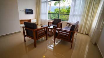 Junior Suite, Mountain View | Living area