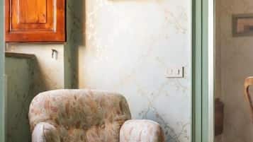 Superior Suite, City View | Interior