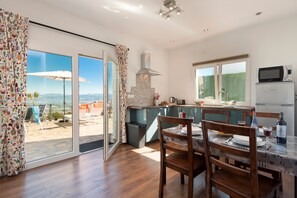Private kitchen - Family Villa near Málaga with Heated Pool, Sleeps 12 (Pinos de Alhaurín)
