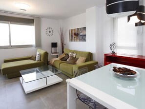 TV - Family apartment near the beach - 4 guests (Torredembarra)
