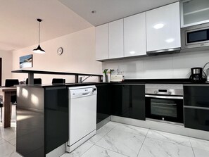 Microonde, forno, piano cottura, lavastoviglie