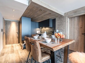 Dining - Courchevel 1550 - Apartment 6/7 pers. with Wi-Fi, pets allowed, parking (Courchevel 1550)