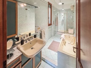 Apartment, Balcony | Bathroom - Maison Faber (Pisa)