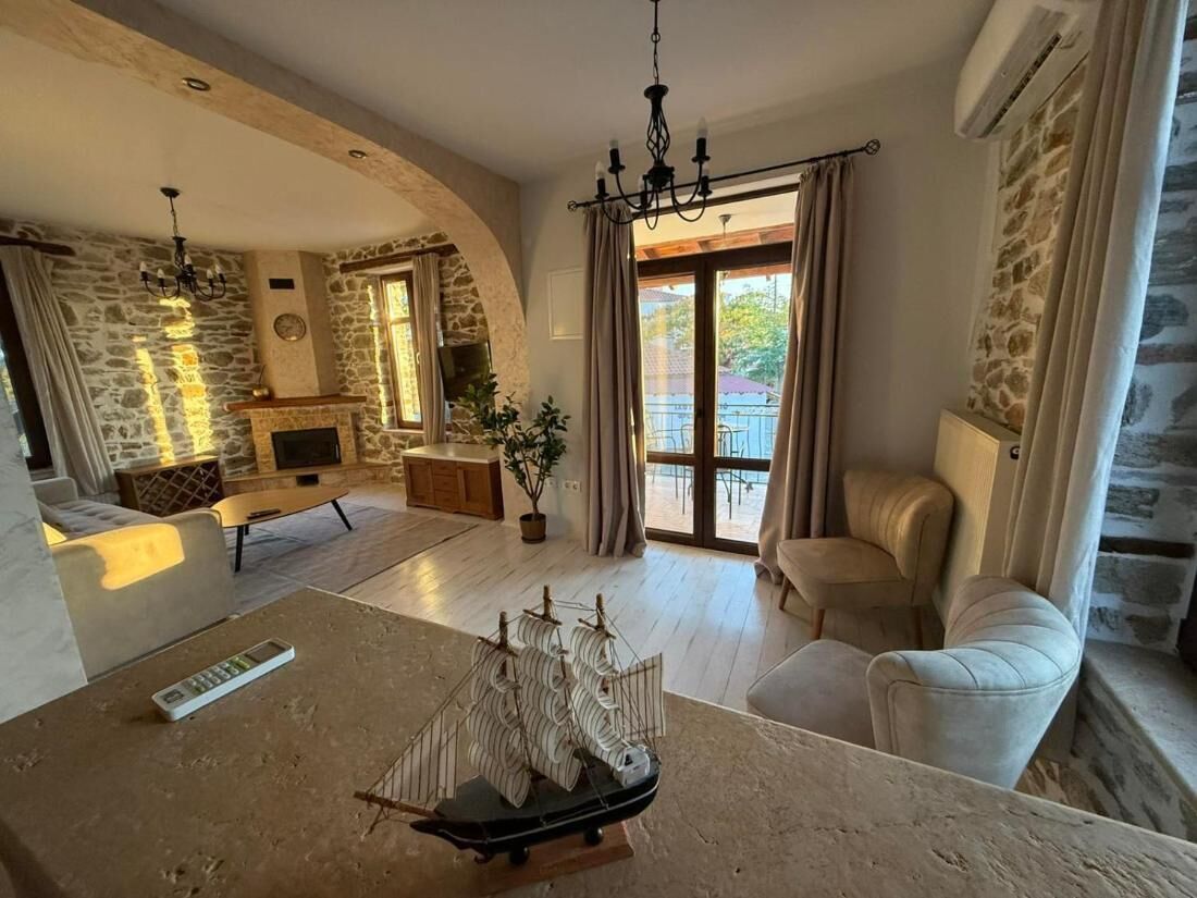 Apartment, 1 Bedroom, Smoking, Balcony | Living area