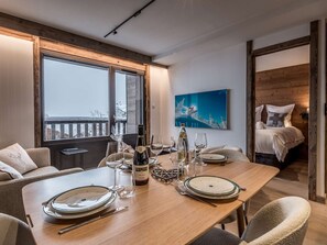 Dining - Renovated apartment, 4 pers, ski-in/ski-out, balcony, parking (Courchevel)