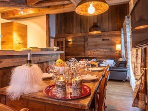 Dining - Charming 81m² Apt in Courchevel 1850 - Central, Near Slopes, Sleeps 4, Balconies, Luxury Amenities (Courchevel)