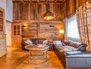 Living area - Charming 81m² Apt in Courchevel 1850 - Central, Near Slopes, Sleeps 4, Balconies, Luxury Amenities (Courchevel)