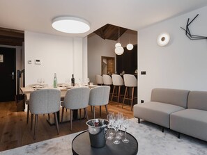 Dining - Charming 94m² Duplex in Courchevel Village - Ski-in/Ski-out, Sleeps 6 (Courchevel 1550)