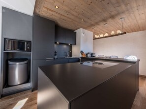 Fridge, microwave, oven, dishwasher - Stunning apartment for 6 next to the slopes with SPA and Parking in Courchevel 1550 (Courchevel 1550)
