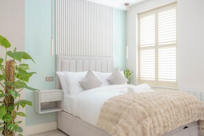 1 bedroom, desk, iron/ironing board, WiFi - Deluxe Studio 13 at The Orange Door (Greater London)