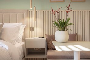 1 bedroom, desk, iron/ironing board, travel cot - Standard Studio 11 at The Orange Door Little Venice (Greater London)
