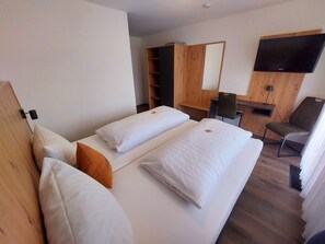 Room - Apartment "Erzbach" with Private Terrace, Garden, and Wi-Fi (Biberach)