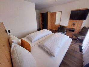 Room - Apartment "Erzbach" with Private Terrace, Garden, and Wi-Fi (Biberach)