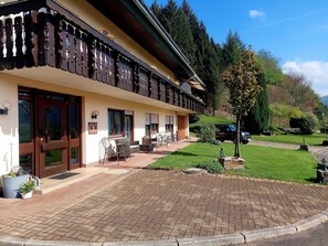 Exterior - Apartment "Erzbach" with Private Terrace, Garden, and Wi-Fi (Biberach)