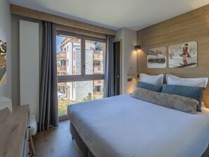 3 bedrooms, free WiFi - Spacious 3BR Apt by Courchevel Village Slopes - Sleeps 8, Central, Spa Access (Courchevel 1550)