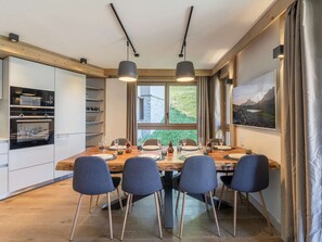 Dining - Spacious 3BR Apt by Courchevel Village Slopes - Sleeps 8, Central, Spa Access (Courchevel 1550)
