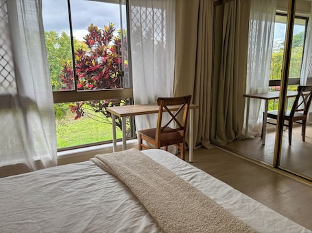 1 室のベッドルーム、インターネット、ベッドシーツ. Guest Suite with private entrance - Clean & Relaxing