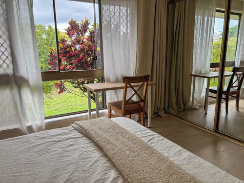 Guest Suite with private entrance - Clean & Relaxing