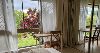 Guest Suite with private entrance - Clean & Relaxing