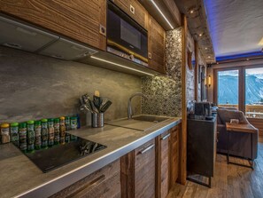 Private kitchen - Chalet-style 2-bedroom apartment, Courchevel 1850 center, ski 150m, WIFI (Courchevel)