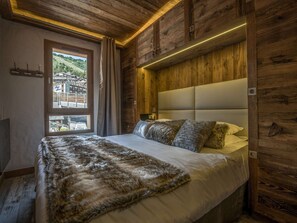 Room - Chalet-style 2-bedroom apartment, Courchevel 1850 center, ski 150m, WIFI (Courchevel)