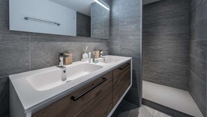 A modern bathroom with two sinks, a mirror, and a shower area. - Modern apartment Courchevel 1550, 4 people, parking, wifi (Courchevel)